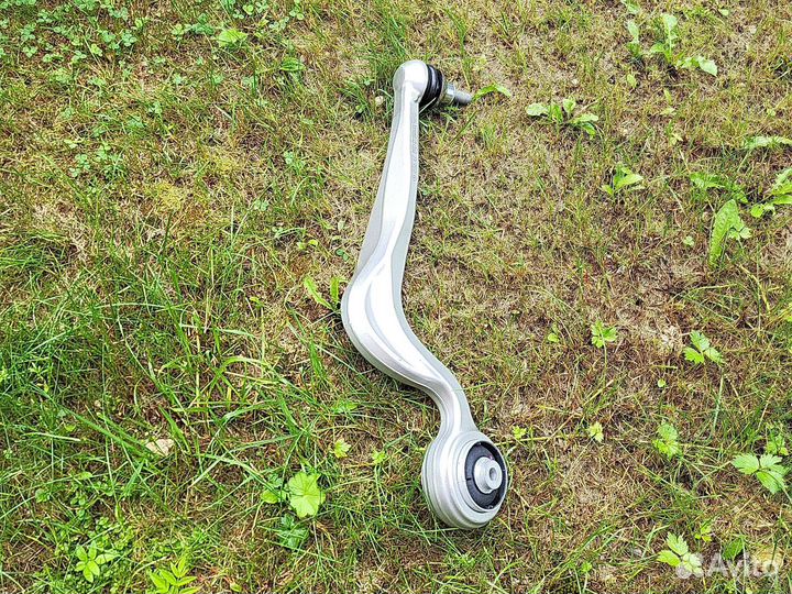 Рычаг передний нижний левый Mercedes W222