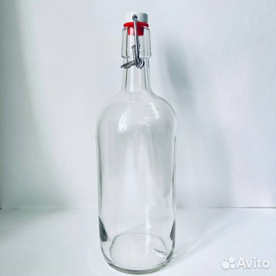 Стеклянные бутылки с бугельным замком. Пермь