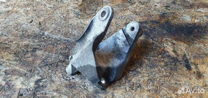 Кронштейн кпп Opel Insignia 2008-2017