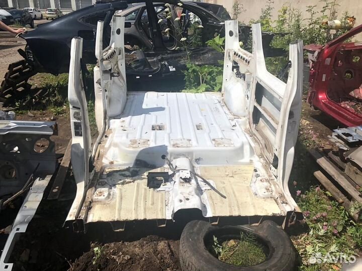 Четверть крыло заднее левое Tourneo Connect 2005