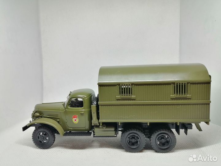 Модель зис-151 (кунг-1) «Военный»