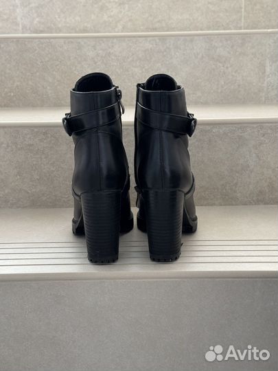 Ботинки женские