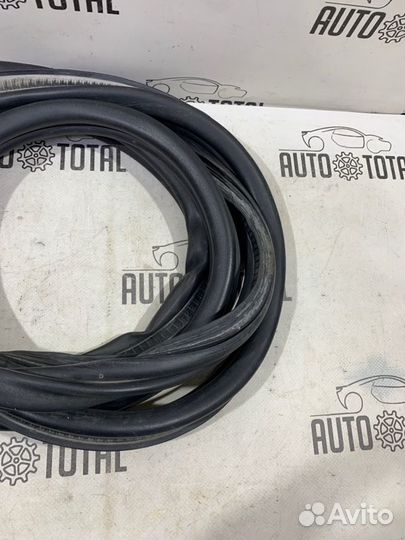 Уплотнитель багажника задний Peugeot 308 EP6 2008