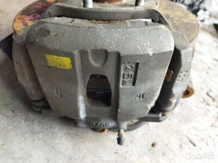 Ступица передняя правая Toyota Ipsum ACM21