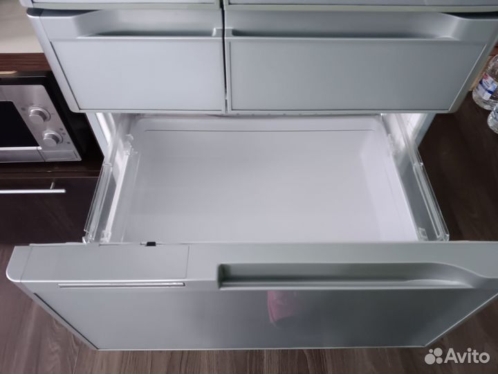 Холодильник многодверный полностью рабочий