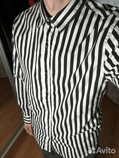 Рубашка черно-белая в полоску твое