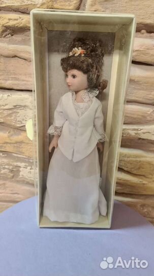 Кукла фарфоровая коллекционная