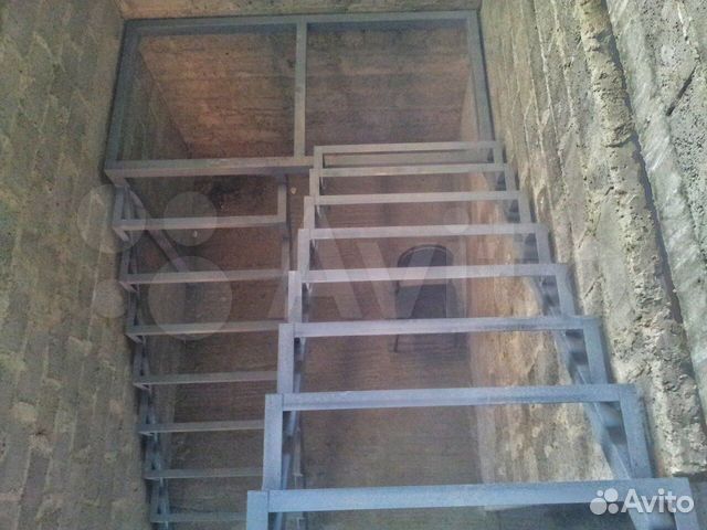 Металлическая лестница под зашивку