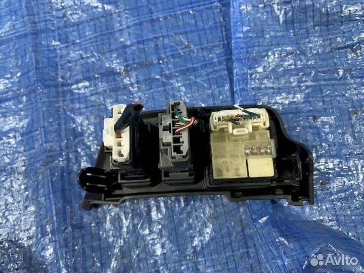 Блок управления зеркалами Toyota Wish ZNE14 1zzfe