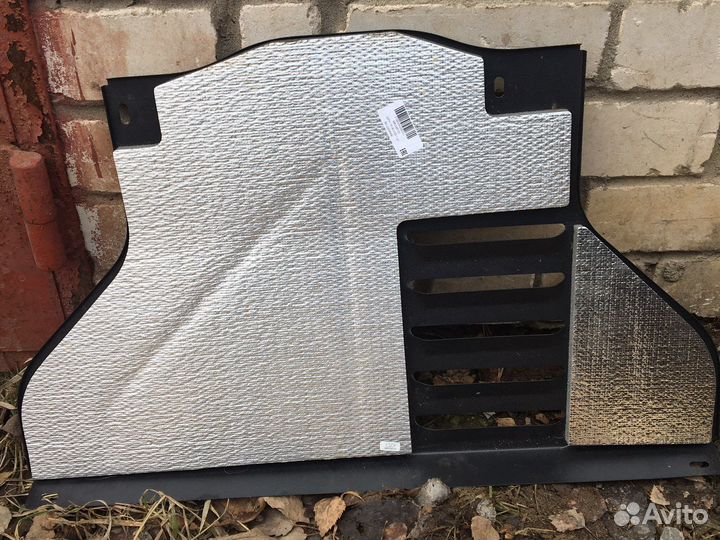 Экран шумоизоляционный в сборе на Шевроле Нива