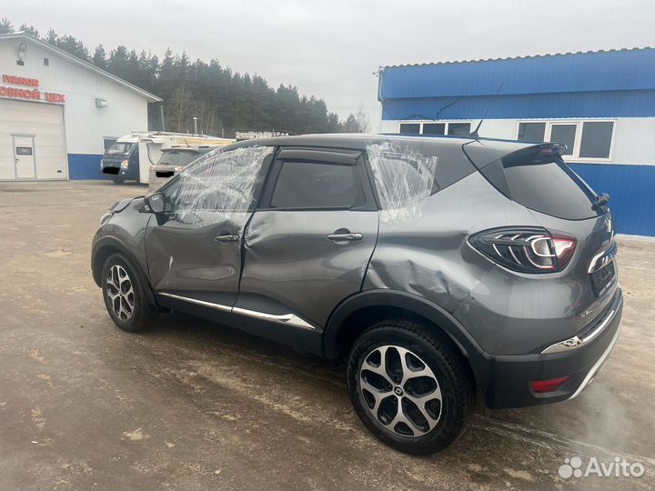 Renault Kaptur 1.6 CVT, 2017, битый, 135 000 км