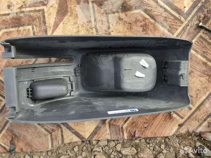 Консоль пластик ручника Пежо 206 хэтчбек