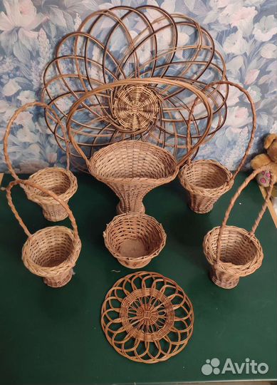 Плетенные корзины и панно из лозы