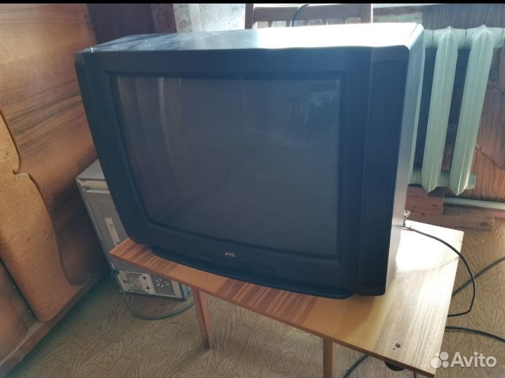 Телевизор JVC работает