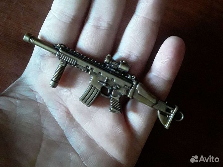 Брелок виде овтомата