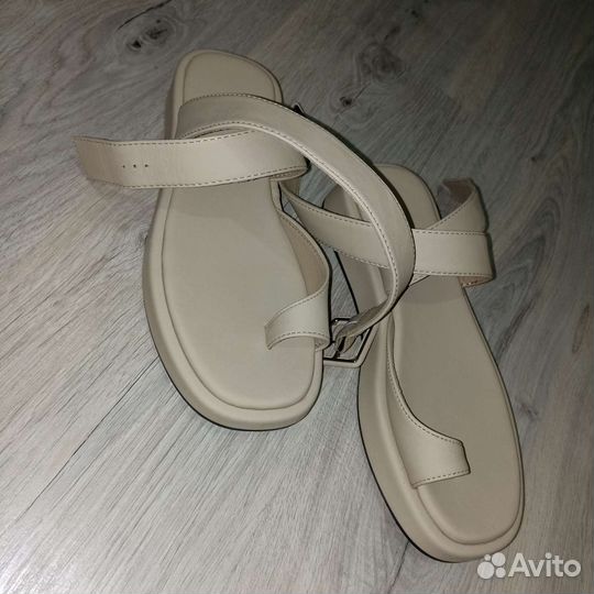 Босоножки 38