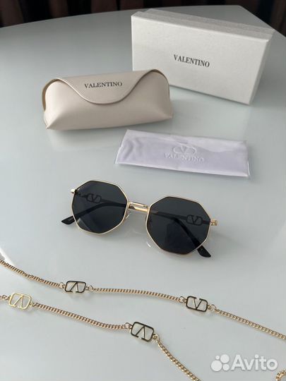 Очки Valentino с цепочкой чёрные