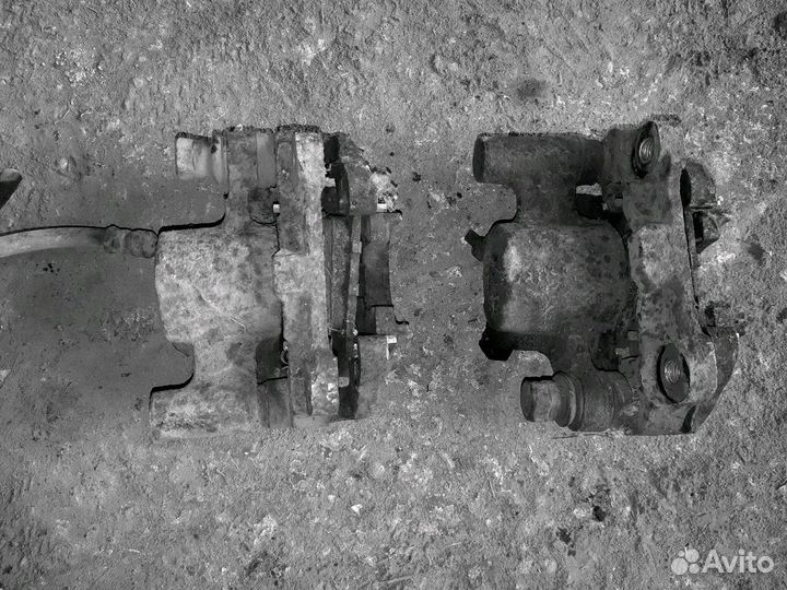 Суппорт задний левый Solano Солано