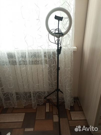 Кольцевая лампа со штативом бу