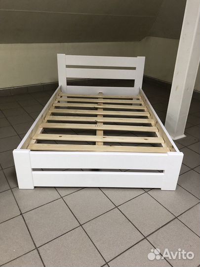 Кровать массив дерева