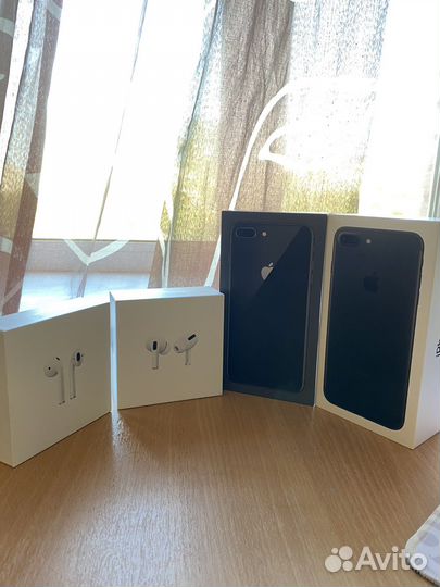 Коробки от iPhone, airpods