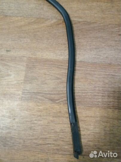 Уплотнитель стекла двери задний правый Volkswagen