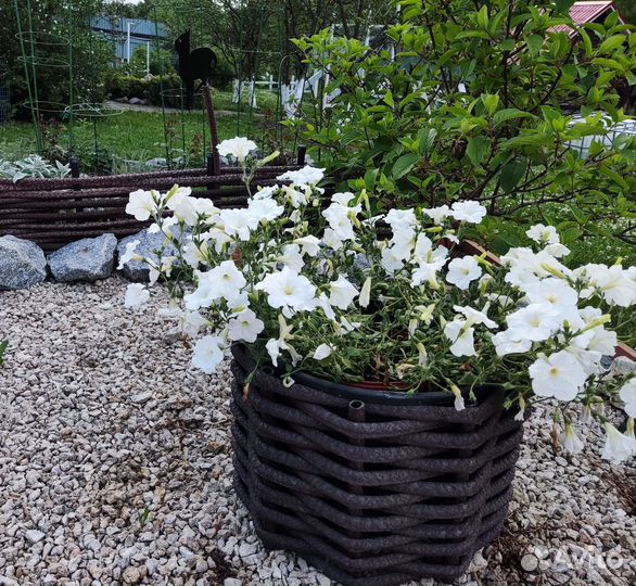 Уличные вазоны кашпо