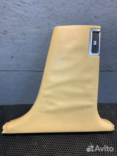 Обшивка стойки правая Bentley Continental Flying