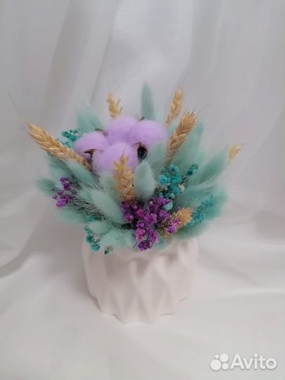 Букет из сухоцветов в кашпо