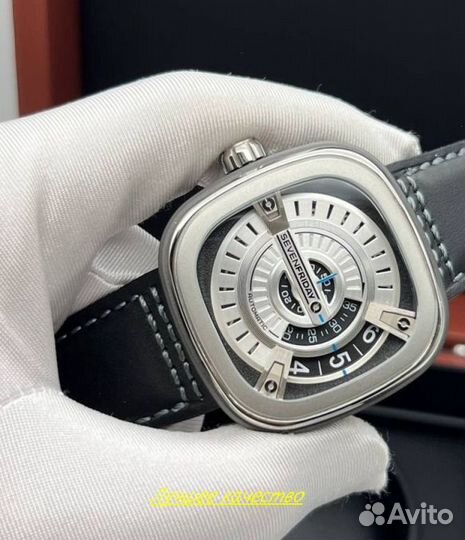 Красивые мужские часы SevenFriday