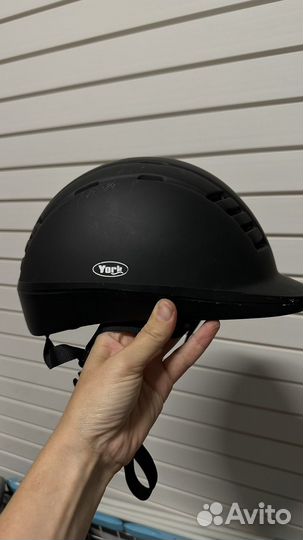 Набор для конного спорта (сапоги, хлыст, шлем)