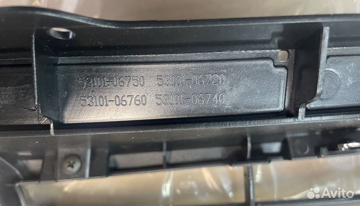 Решетка радиатора Тойота-Камри (2014-17)