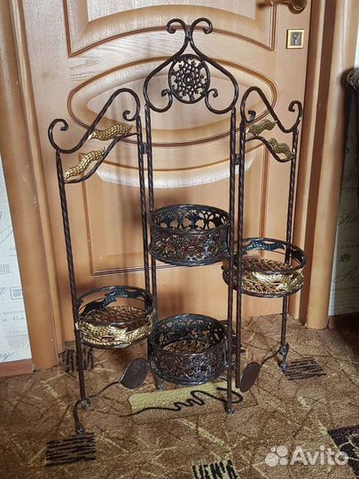 Напольная подставка для цветов