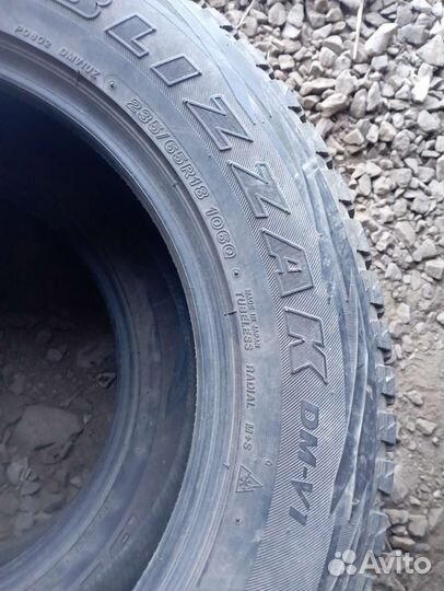 Bridgestone Blizzak DM-V1 235/65 R18