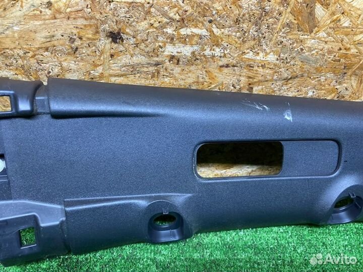 Обшивка стойки центральной Mercedes-Benz X-Class