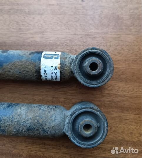 Амортизатор задний 5C0512011H