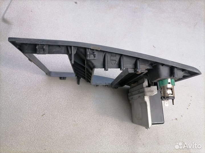 Накладка торпедо Kia Sephia 1992-98 прикуриватель