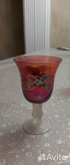 Кувшин с бокалами