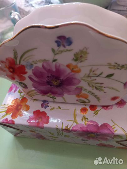 Сервировочное фарфор- салфетница