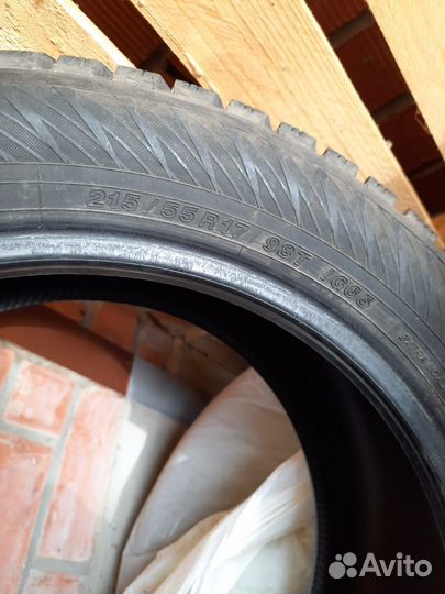 Yokohama IceGuard Stud IG65 215 R17