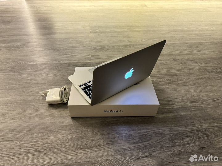 Apple MacBook Air 11 (core i5, 128 ssd)