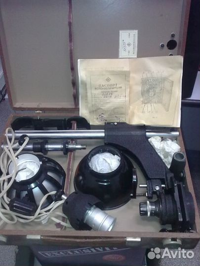 Портативный фотоувеличитель с автофокусировкой1963
