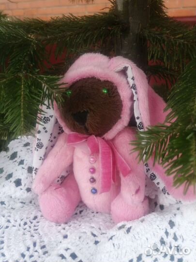 Медведь в костюме зайца