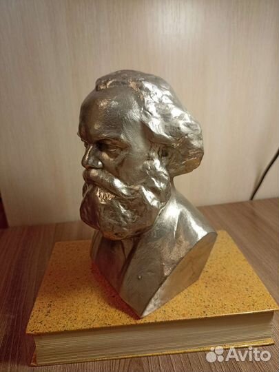 Бюст Карл Маркс