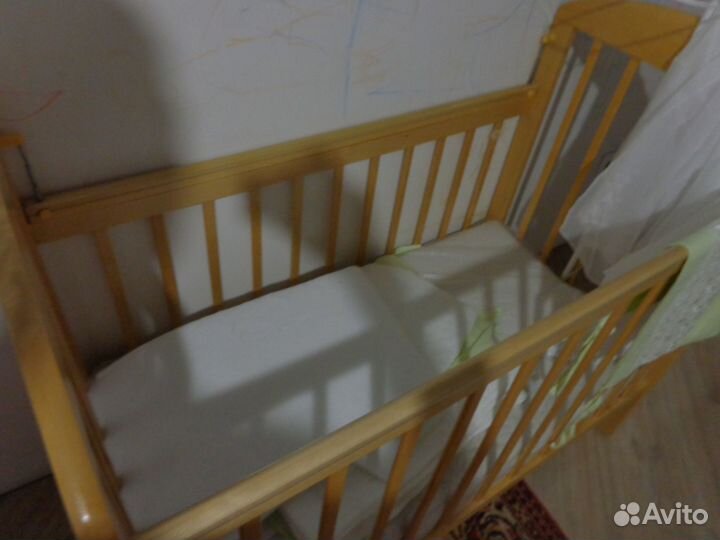 Детская кроватка с маятником с аксессуарами