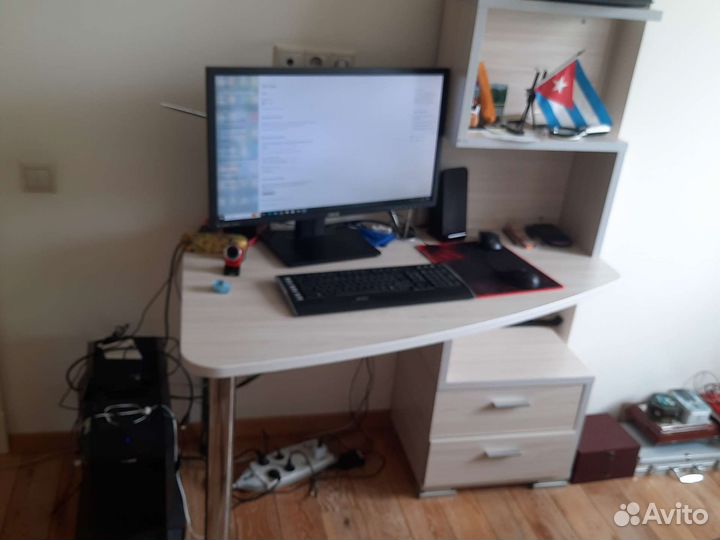 Компьютерный стол