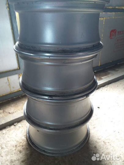 Продаю литые диски от рено дастер R16