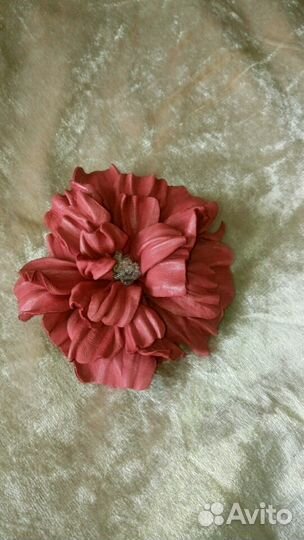 Заколка, брошь