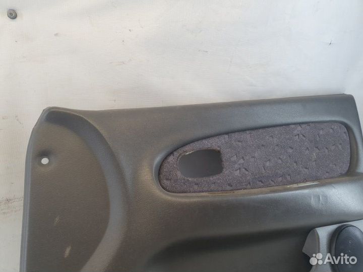 Дверная карта передняя правая Kia Spectra седан