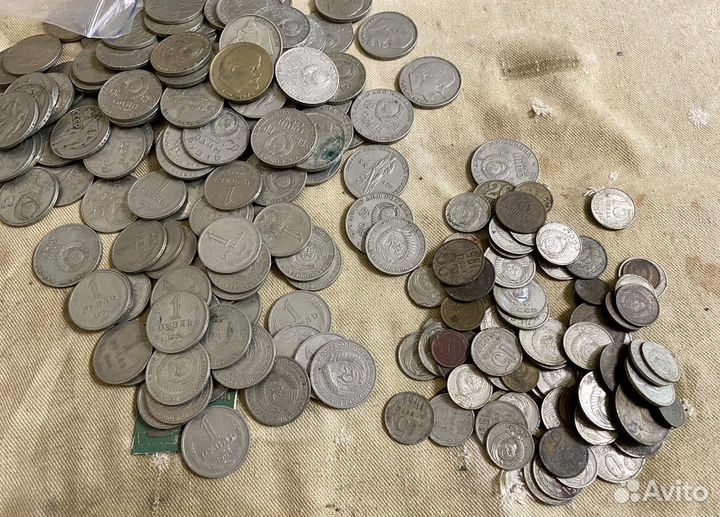 Лот советских юбилейных рублей. 100штук